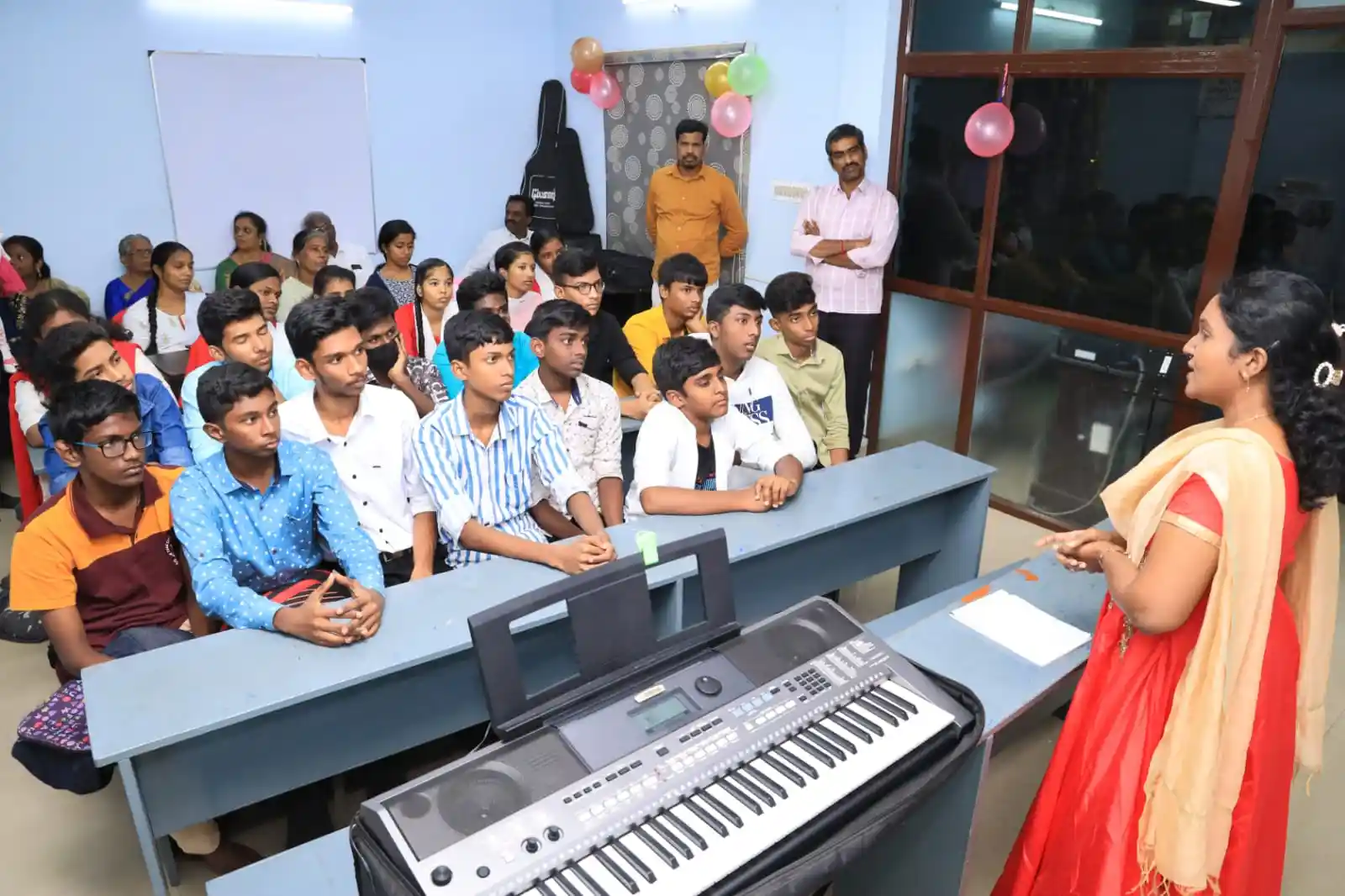 Electronic keyboard training course for students